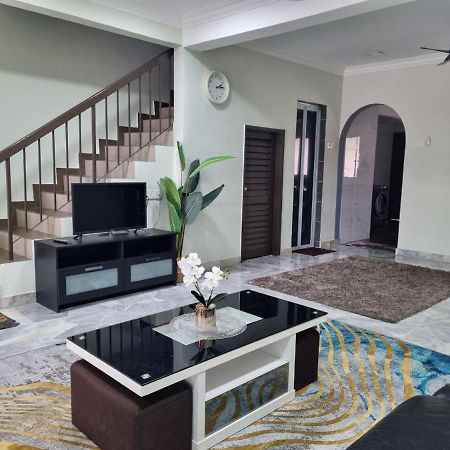 Three-Bedroom House At Tyara Homestay Sunway Petaling Jaya Eksteriør billede
